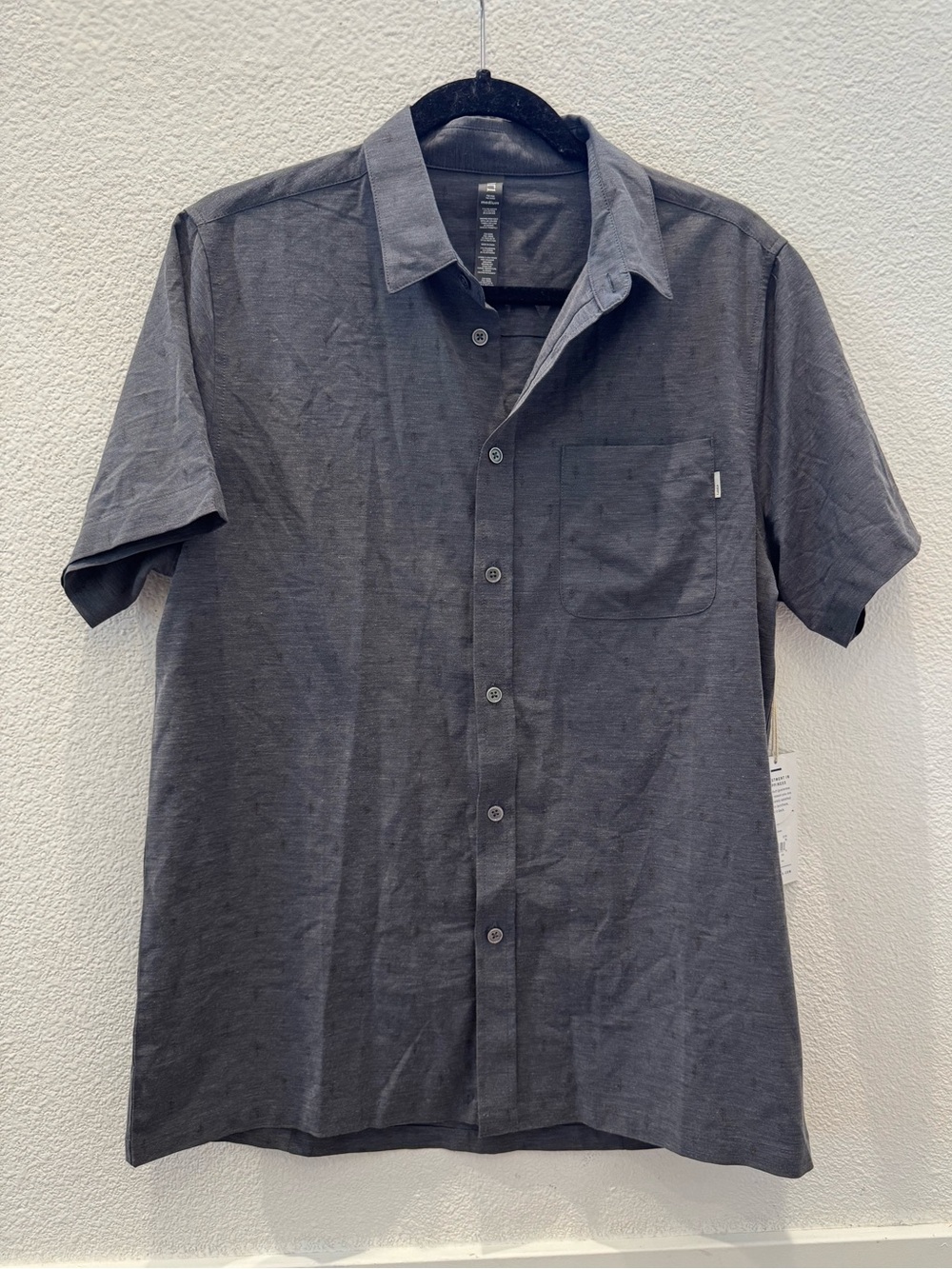 NWT Short sleeve Bridge Button Down in
Charcoal Tree